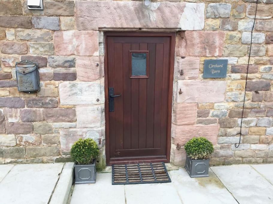 Chic 2 Bed Peak District Cottage Barn Near Alton Towers, Polar Bears, Chatsworth House Leek Exterior photo