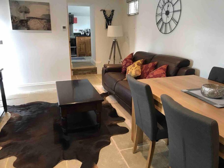 Chic 2 Bed Peak District Cottage Barn Near Alton Towers, Polar Bears, Chatsworth House Leek Exterior photo