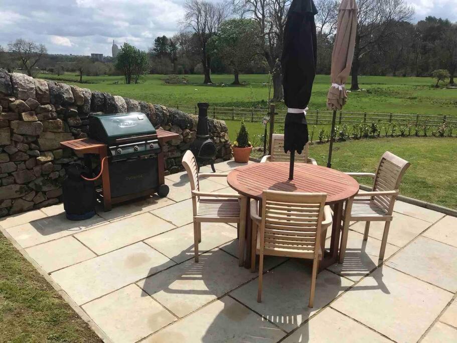 Chic 2 Bed Peak District Cottage Barn Near Alton Towers, Polar Bears, Chatsworth House Leek Exterior photo